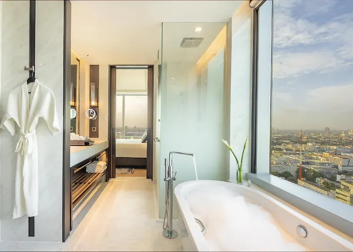 Eastin Grand Phayathai Hotel